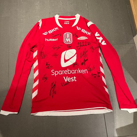 Brann hjemme fotballdrakt fra 2010 fullt signert str L selges 16-17 signeringer