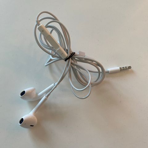 Gratis frakt- Apple EarPods m/ 3,5 mm jackplugg