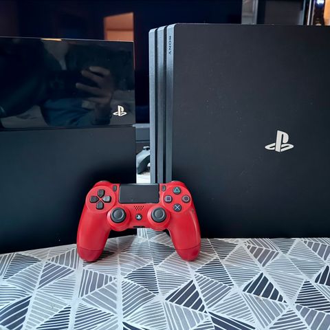 PS4(1000kr).    (PS5PRO  er solgt)