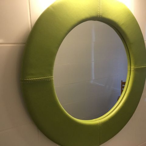 Hødnebø speil i grønt skinn til salgs