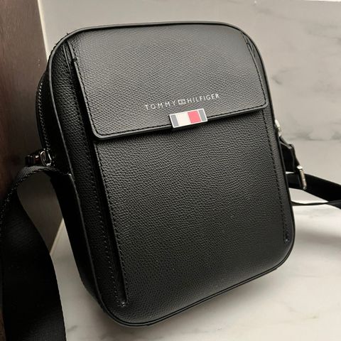 Tommy Hilfiger Mini Business Reporter