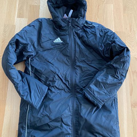 Adidas vinterjakke ( lang modell) 12-14 år) 250 kr