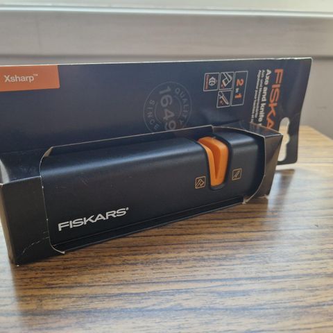 Fiskars Xsharp øks- og knivsliper