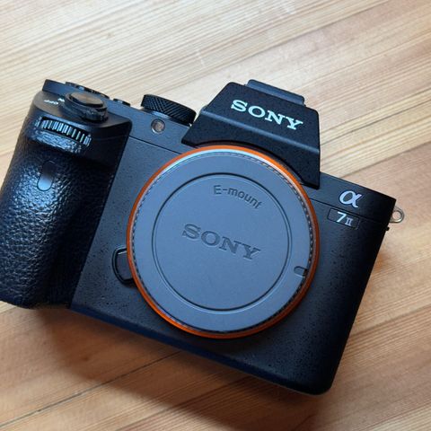 Svært lite brukt Sony A7 II til salgs