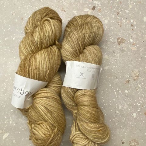 200gram Knittersbox superwash merinoull.