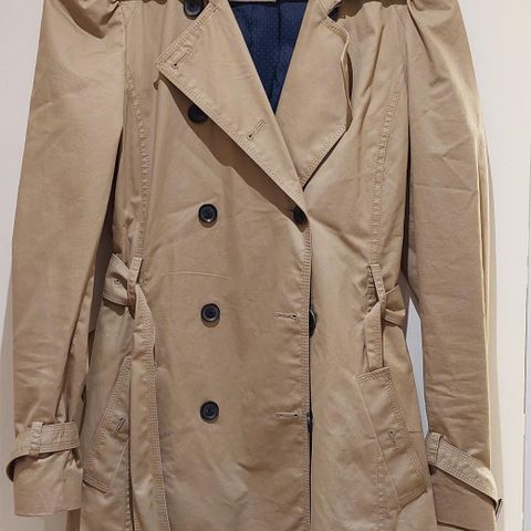 Trenchcoat fra Mango