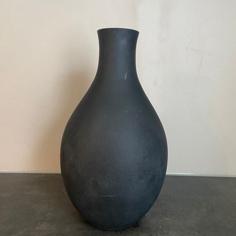 Sort vase