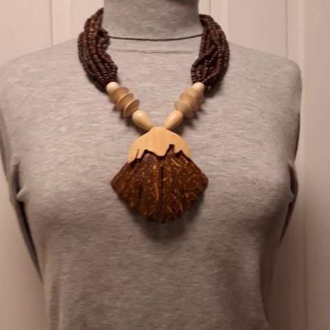 Halssmykke i boho-stil av kokos