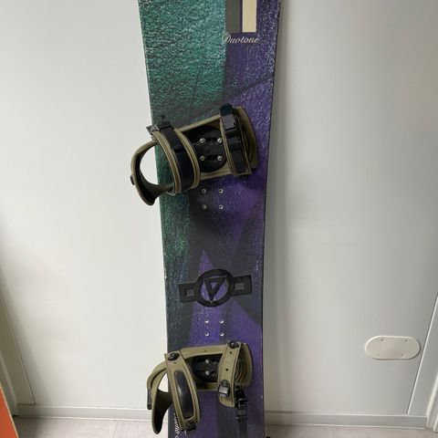 Snowboard DUATONE  med bindinger 151 cm