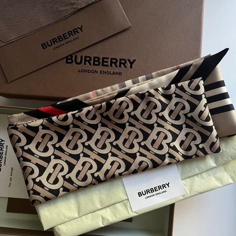 Burberry silk skjerf