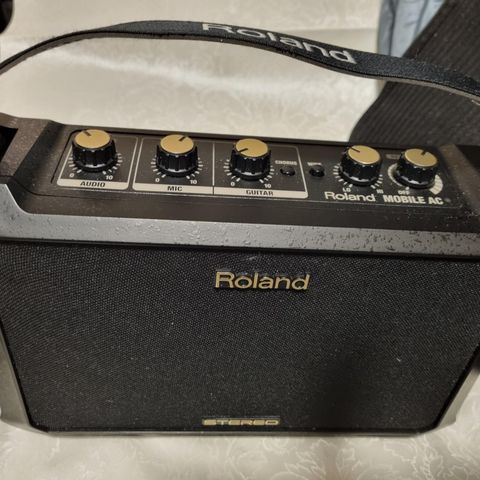 Som ny. Roland Mobile AC høyttaler/forsterker. Med avtagbar Bluetooth.