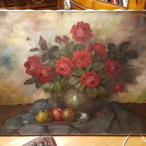 Carl Holger Fischer (Dansk,1885-1955),"Stilleben med røde roser og epler"