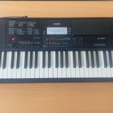 Casio ct-x700 keyboard, hodetelefoner, stativ