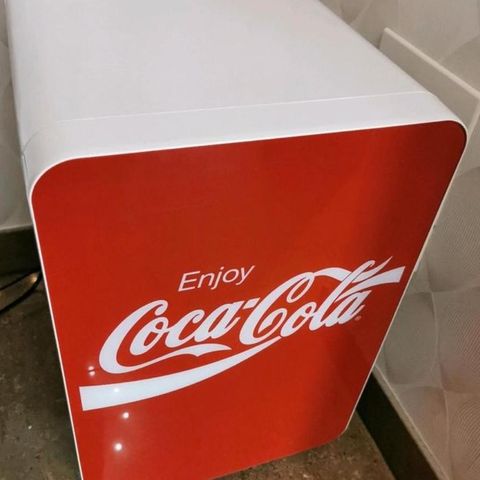 Lite brukt Cola kjøleskap (originalpris 2500)