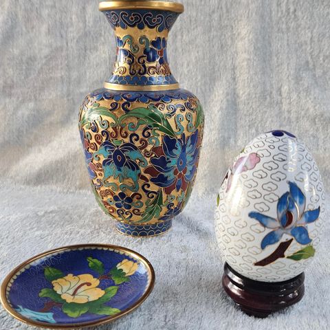 Vintage: vase, egg og fat i cloisonne (samlet pris)