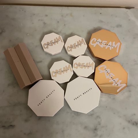 Diverse Fenty beauty-produkter