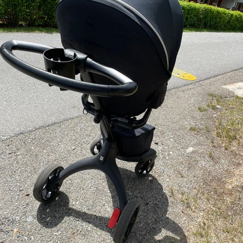 Stokke Xplory Black inkl. bag, liggedel, sittedel, bilstol og ekstrautstyr