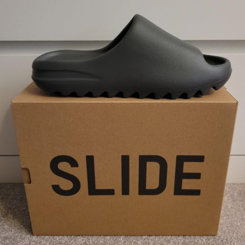 Yeezy Slides Slate Grey