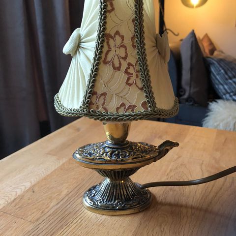 Vintage ~ liten messing bordlampe Alladin type - Kurant AS