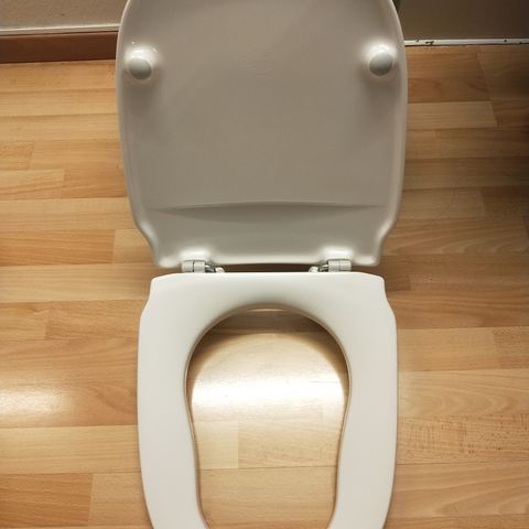 Gustavsberg toilet seat with cover / Toalettsete - Price Reduced