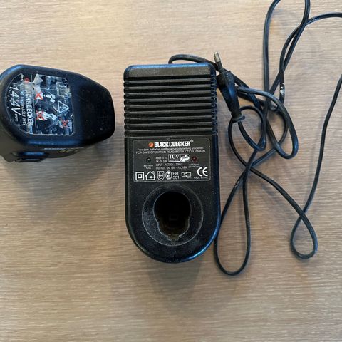 Black & Decker 14,4V lader og batteri