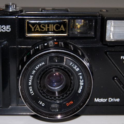 Sjelden på salg i Finn-Ebay! Yashica MD 135 Point n Shoot 35 mm kamera *LES