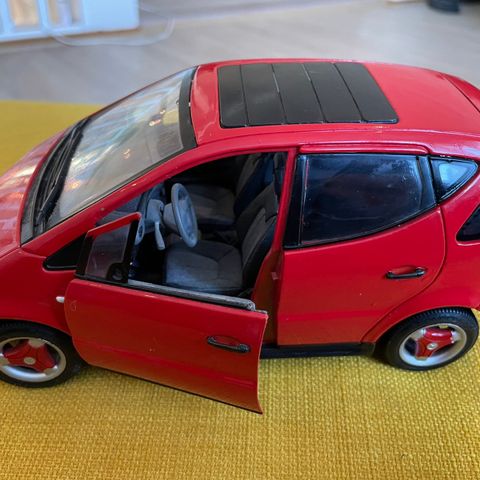 Modellbil Mercedes benz A class 1/18 Maisto