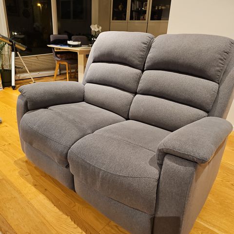 2 år gammel El Recliner sofa 3+2