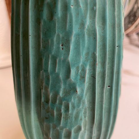 Vakker keramikkvase . Retro..  Grønn.