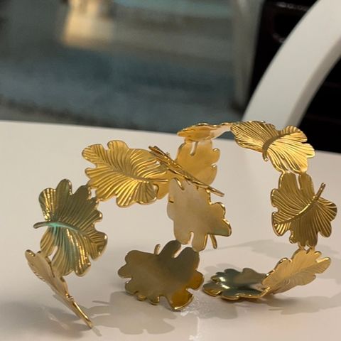 armbånd. Leaf shape open bangle