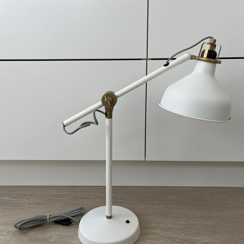 skrivebordslampe