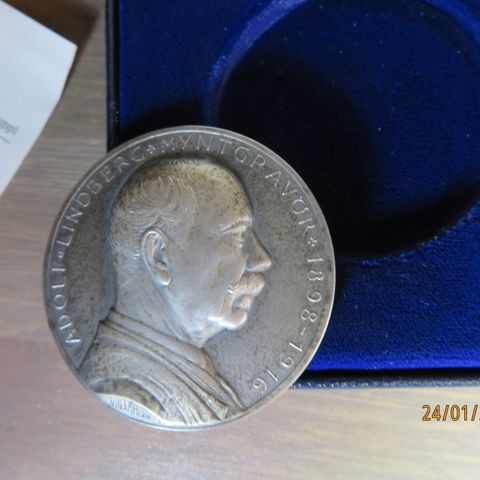 Myntgravør Adolf Lindbers minnemedalje i sølv