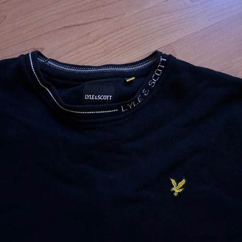 Lyle and Scott black sweatshirt