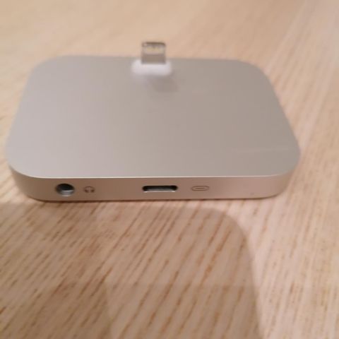 Apple lightning dock