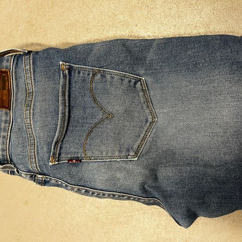 Levis str 26/34  high rise skinny