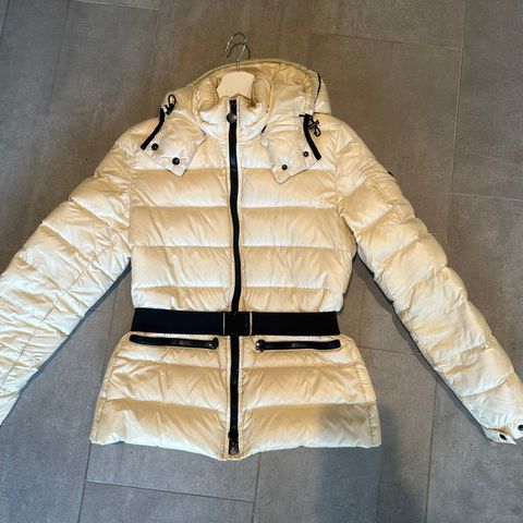 Moncler dunjakke str 36/38