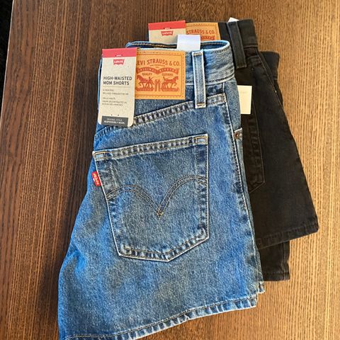 Levis high waisted mom shorts str 27, NY!