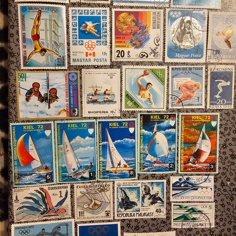37 forskjellige frimerker med vannsport