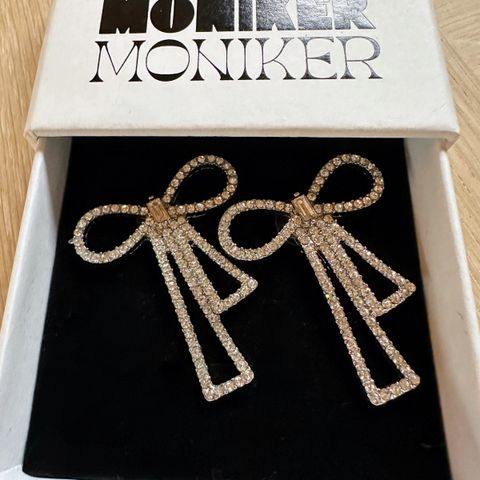 Monkier large bow earrings