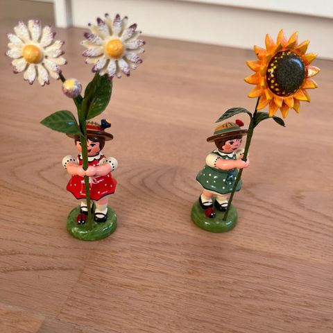 To figurer av tre håndlaget i Tyskland (Blumenmädchen)
