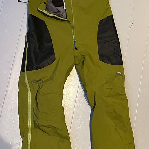 Mountain Equipment Tupilak Skall bukse BIB med seler. Grønn. Sort S XS