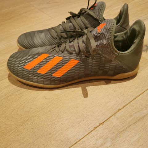 Adidas fotball innesko, strl 38,5