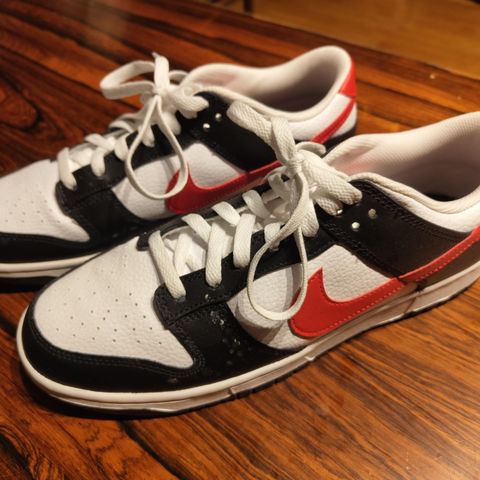 Nike Dunk low 45.5  Red Swoosh Panda