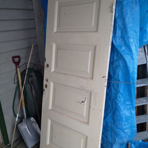 b23- gammel Dør , dørblad 83*208 , + karm