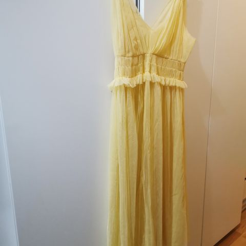 gul kjole Zara