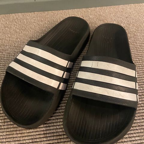 Adidas slippers 38