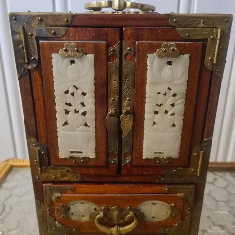 Vintage Chinese Jewellery Box .