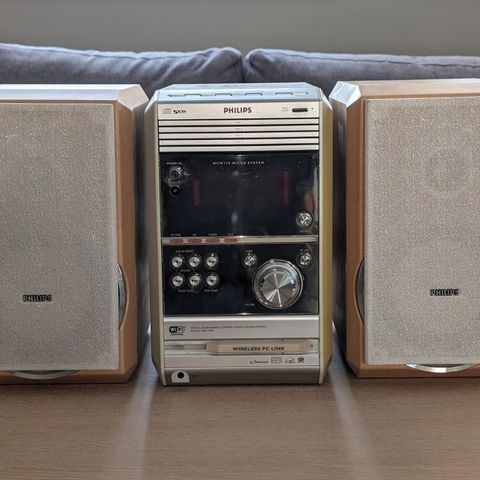 Philips stereoanlegg med CD-veksler og to høyttalere