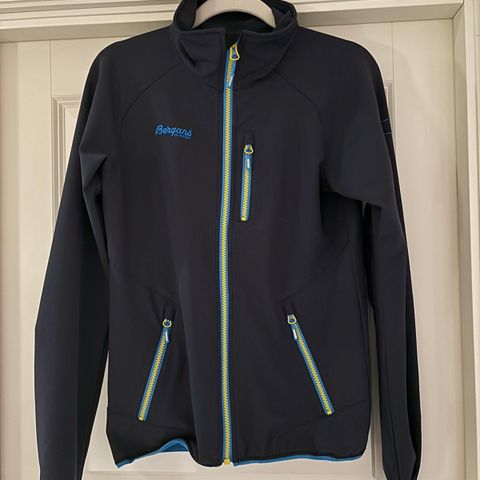 Bergans tynn softshell jakke str. 152