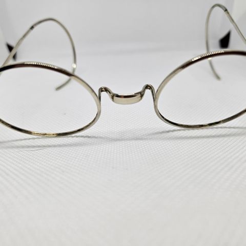 Antikk brilleinnfatning